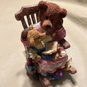Teddy Bears In Rocking Chair
Musical Box, Plays "I'll Always Love You" - 7×4.5"